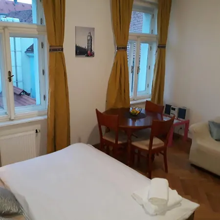 Pretty, Comfortable Prag