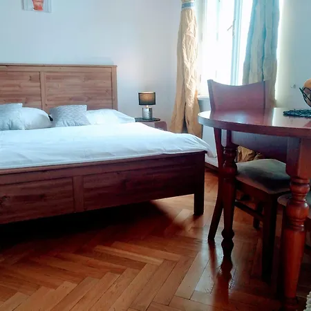 Pretty, Comfortable Apartment
