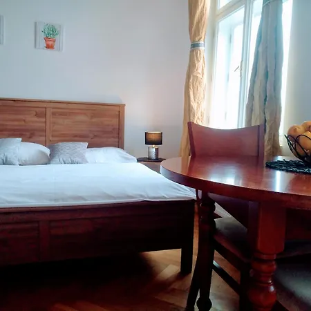 Pretty, Comfortable Apartment *