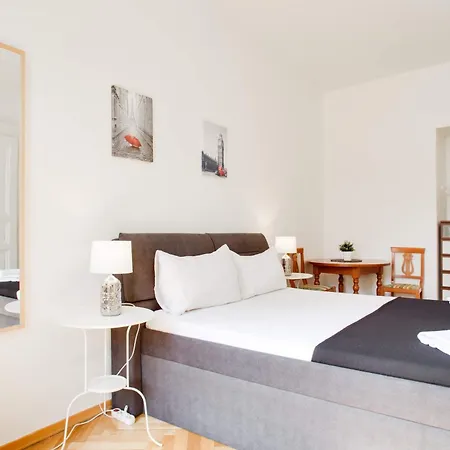 Pretty, Comfortable Apartment *
